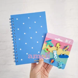 Cuaderno A5 +apliques para la tapa dinos