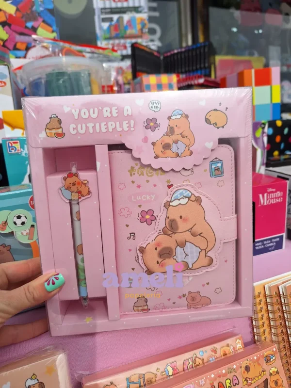 Box Capibara cuaderno + bolígrafo - Imagen 2