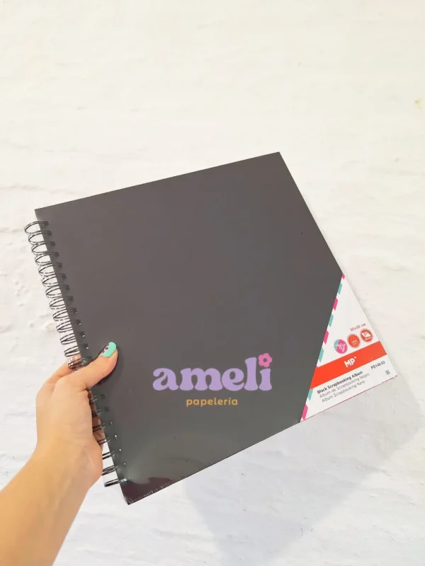 Álbum de scrapbooking negro